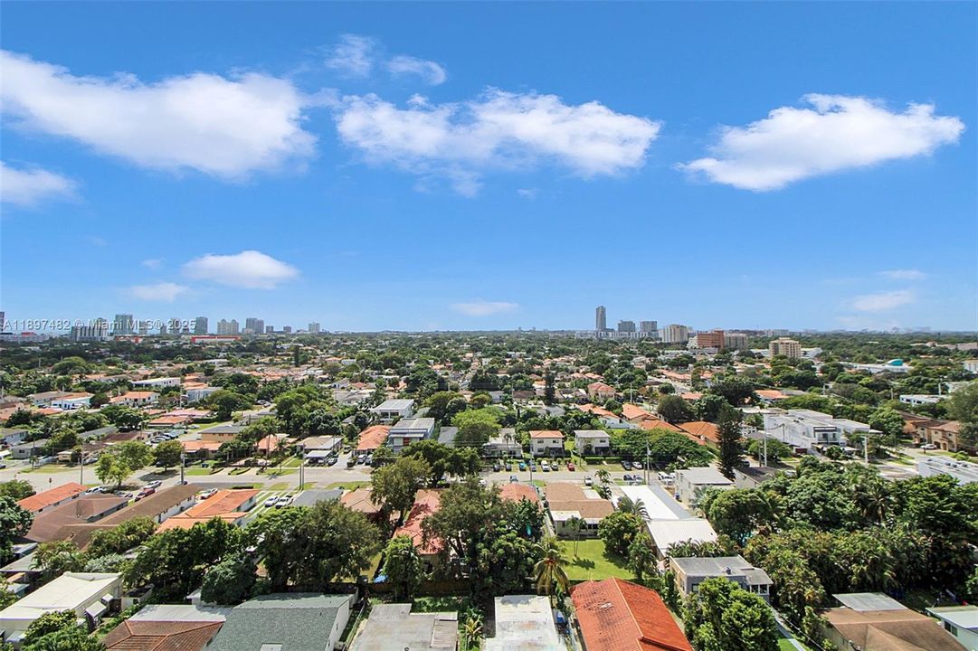 最近售出: $390,000 (2 贝兹, 2 浴室, 828 平方英尺)