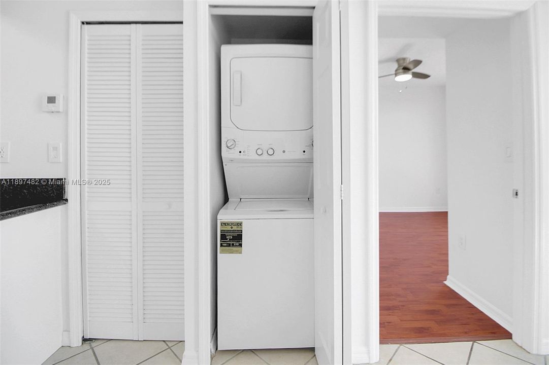 最近售出: $390,000 (2 贝兹, 2 浴室, 828 平方英尺)