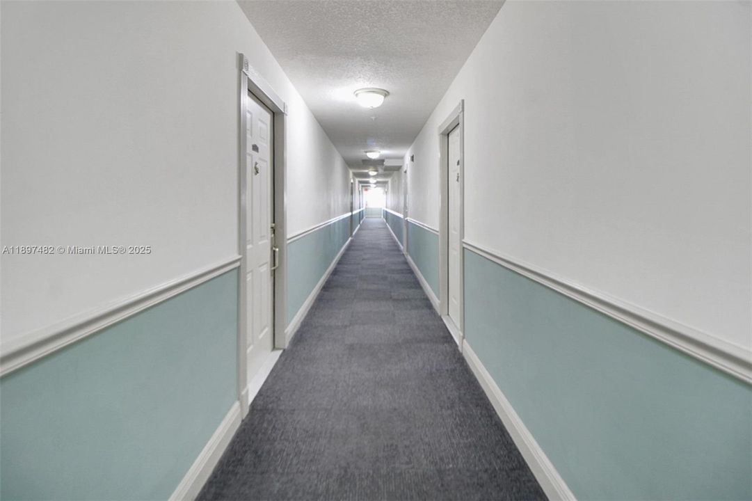 最近售出: $390,000 (2 贝兹, 2 浴室, 828 平方英尺)