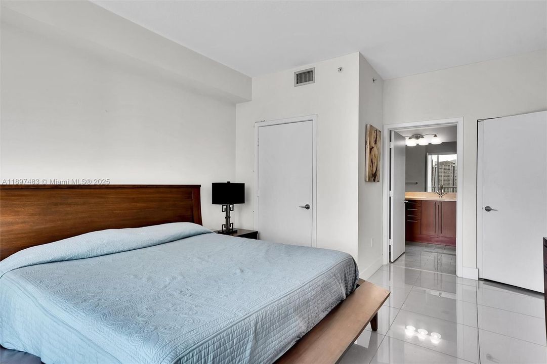 Active With Contract: $625,000 (2 beds, 2 baths, 1013 Square Feet)