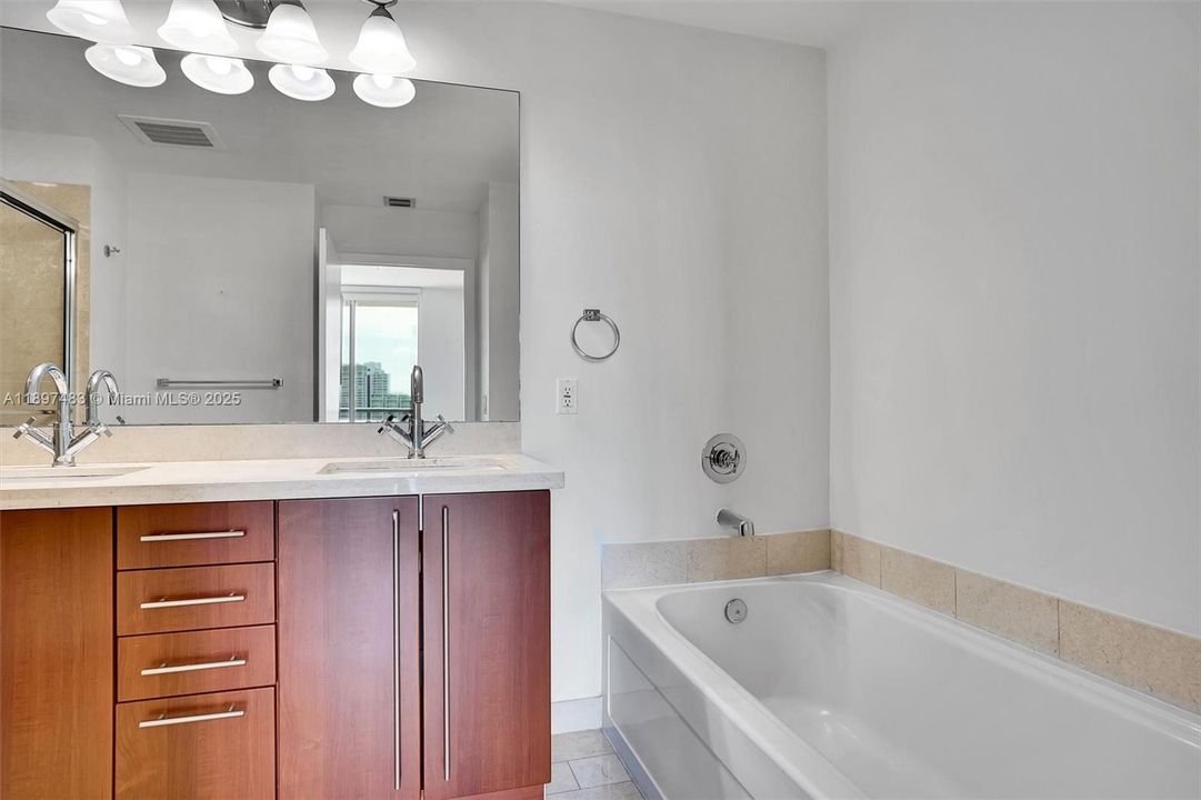 Active With Contract: $625,000 (2 beds, 2 baths, 1013 Square Feet)