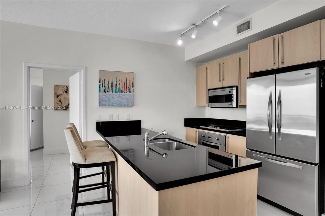 Active With Contract: $625,000 (2 beds, 2 baths, 1013 Square Feet)