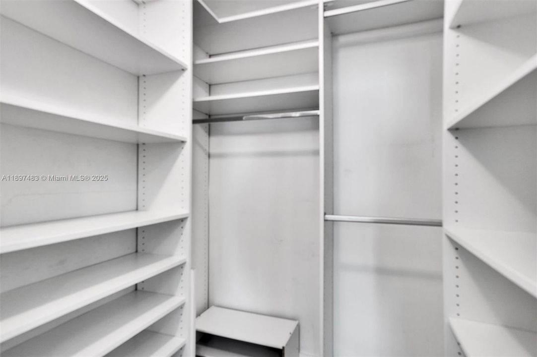 Active With Contract: $625,000 (2 beds, 2 baths, 1013 Square Feet)