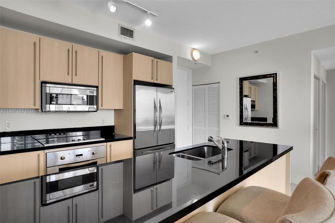 Active With Contract: $625,000 (2 beds, 2 baths, 1013 Square Feet)