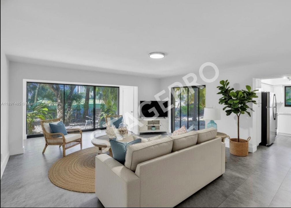 For Sale: $393,000 (1 beds, 1 baths, 872 Square Feet)