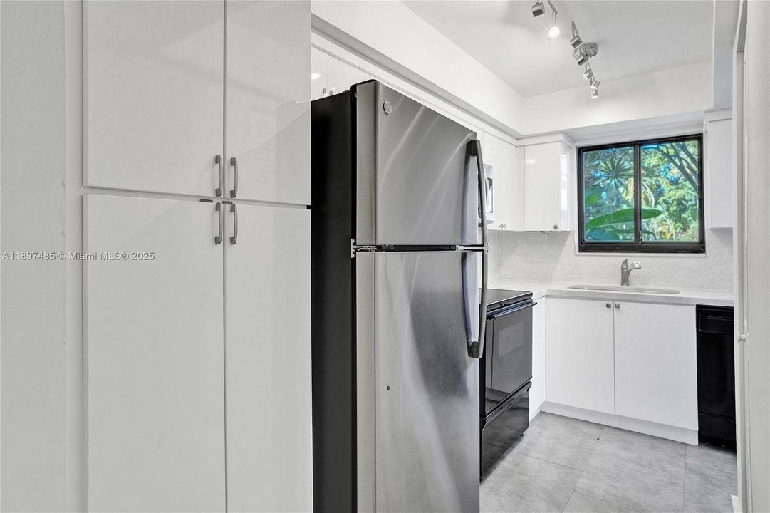 Lots of cabinet space in the kitchen