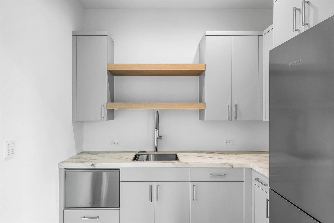 Wet Bar w/ Dishwasher, Fridge & Freezer