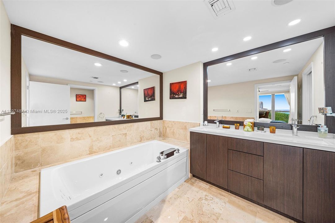 出租: $25,000 (2 贝兹, 2 浴室, 1550 平方英尺)