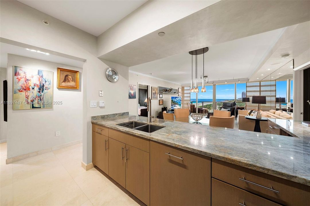 出租: $25,000 (2 贝兹, 2 浴室, 1550 平方英尺)