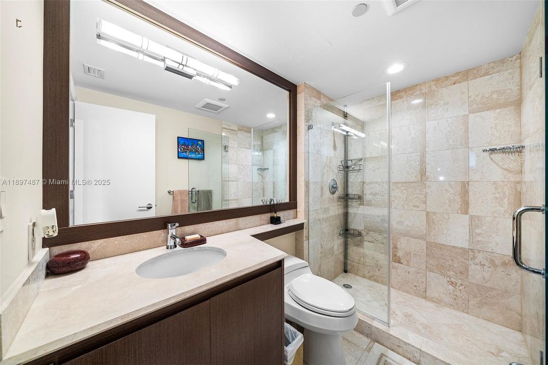 出租: $25,000 (2 贝兹, 2 浴室, 1550 平方英尺)