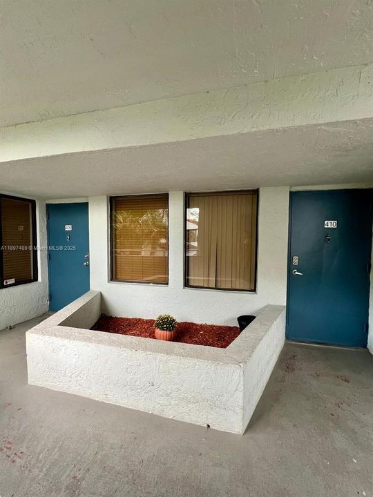 For Rent: $2,075 (2 beds, 2 baths, 1132 Square Feet)