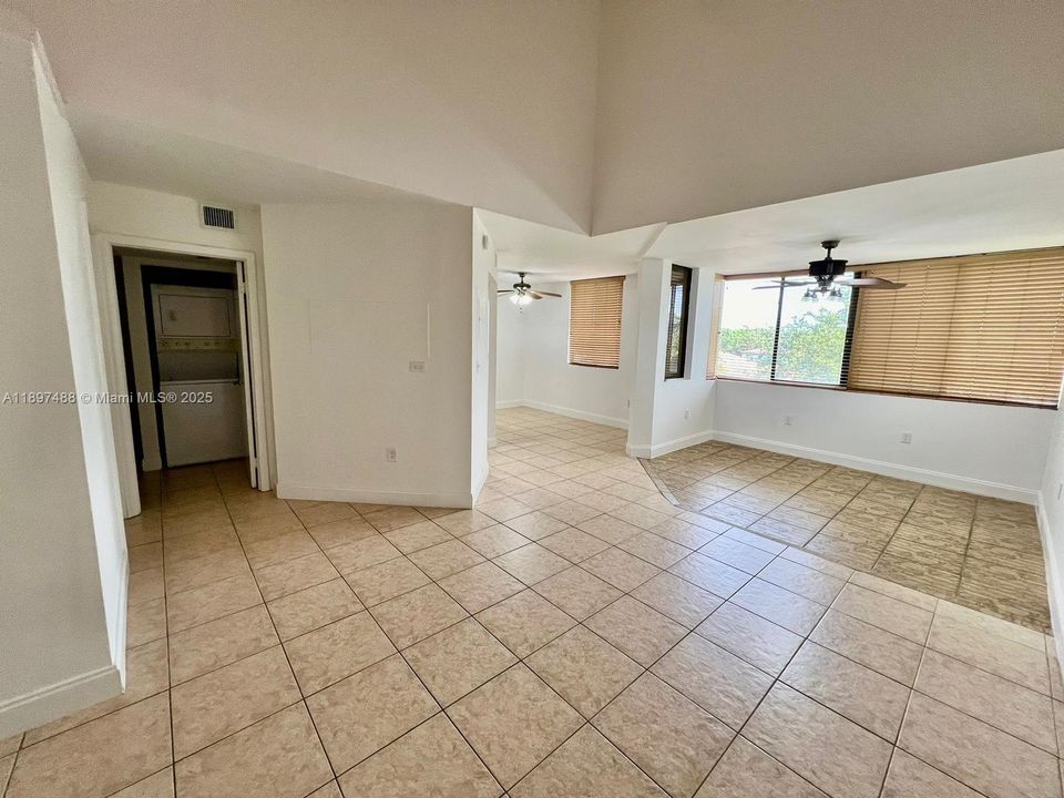 For Rent: $2,075 (2 beds, 2 baths, 1132 Square Feet)