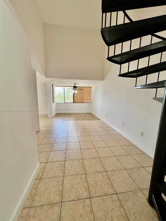 For Rent: $2,075 (2 beds, 2 baths, 1132 Square Feet)