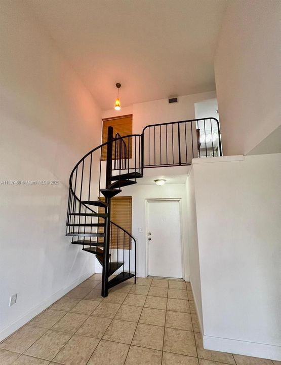 For Rent: $2,075 (2 beds, 2 baths, 1132 Square Feet)