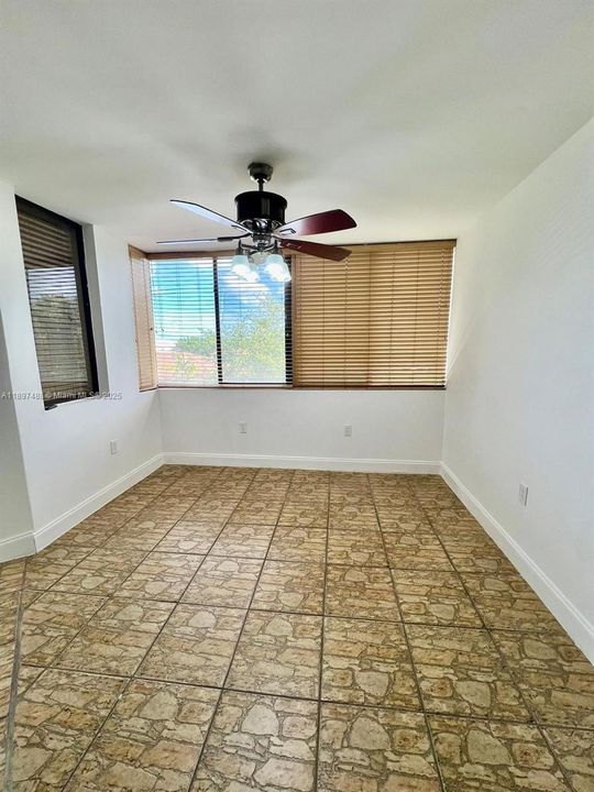 For Rent: $2,075 (2 beds, 2 baths, 1132 Square Feet)