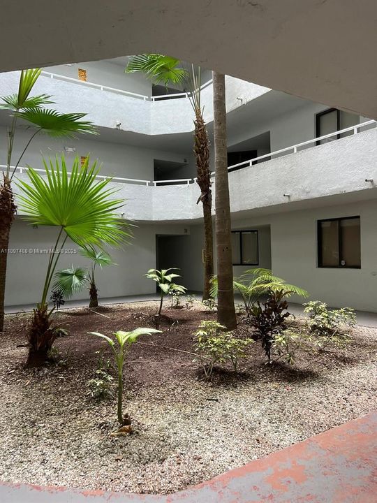 For Rent: $2,075 (2 beds, 2 baths, 1132 Square Feet)