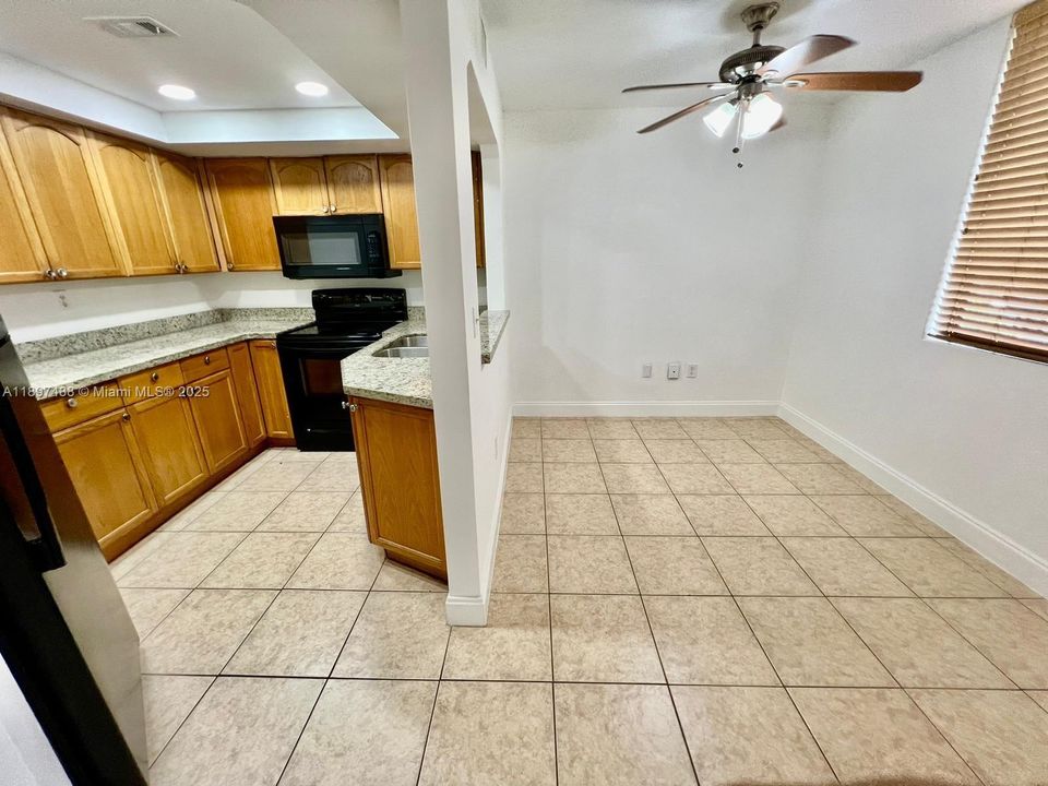 For Rent: $2,075 (2 beds, 2 baths, 1132 Square Feet)