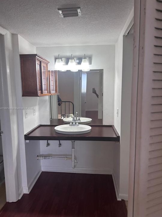 For Rent: $2,075 (2 beds, 2 baths, 1132 Square Feet)