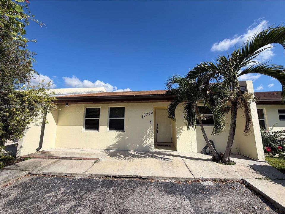 For Sale: $510,000 (3 beds, 1 baths, 970 Square Feet)