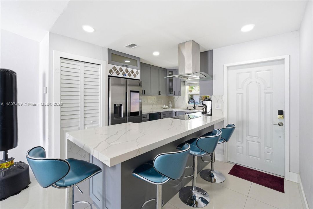 For Sale: $510,000 (3 beds, 1 baths, 970 Square Feet)