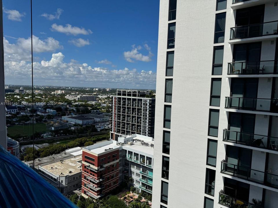 For Sale: $415,000 (1 beds, 1 baths, 752 Square Feet)