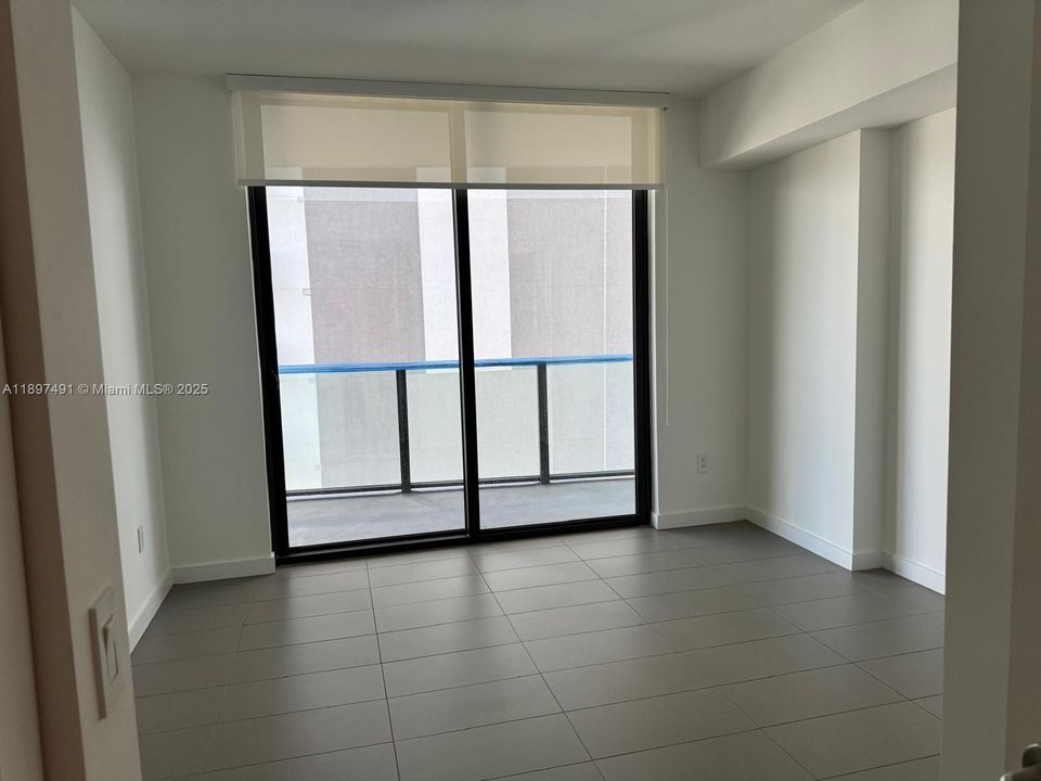 For Sale: $415,000 (1 beds, 1 baths, 752 Square Feet)