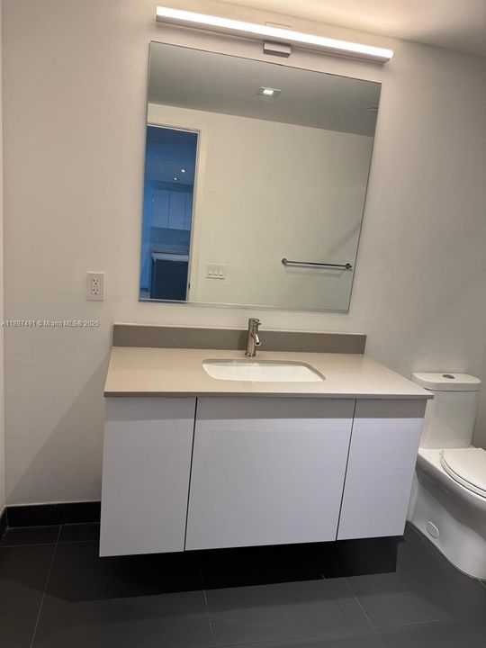 For Sale: $415,000 (1 beds, 1 baths, 752 Square Feet)