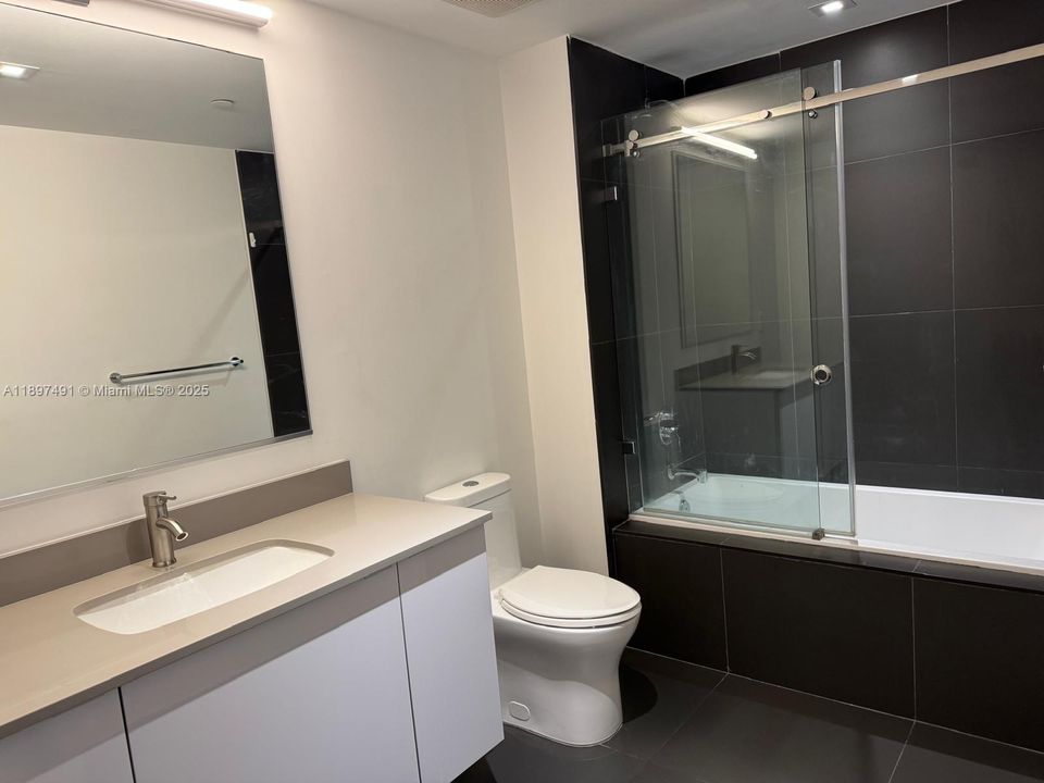 For Sale: $415,000 (1 beds, 1 baths, 752 Square Feet)