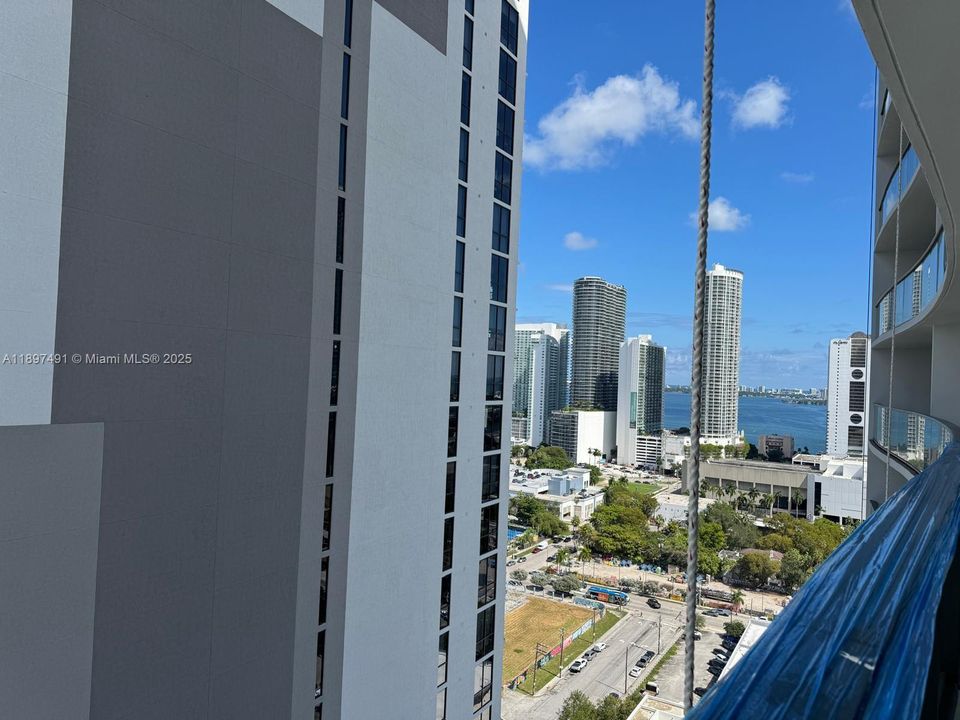 For Sale: $415,000 (1 beds, 1 baths, 752 Square Feet)