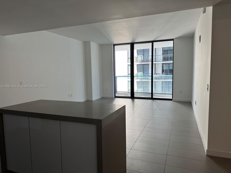 For Sale: $415,000 (1 beds, 1 baths, 752 Square Feet)