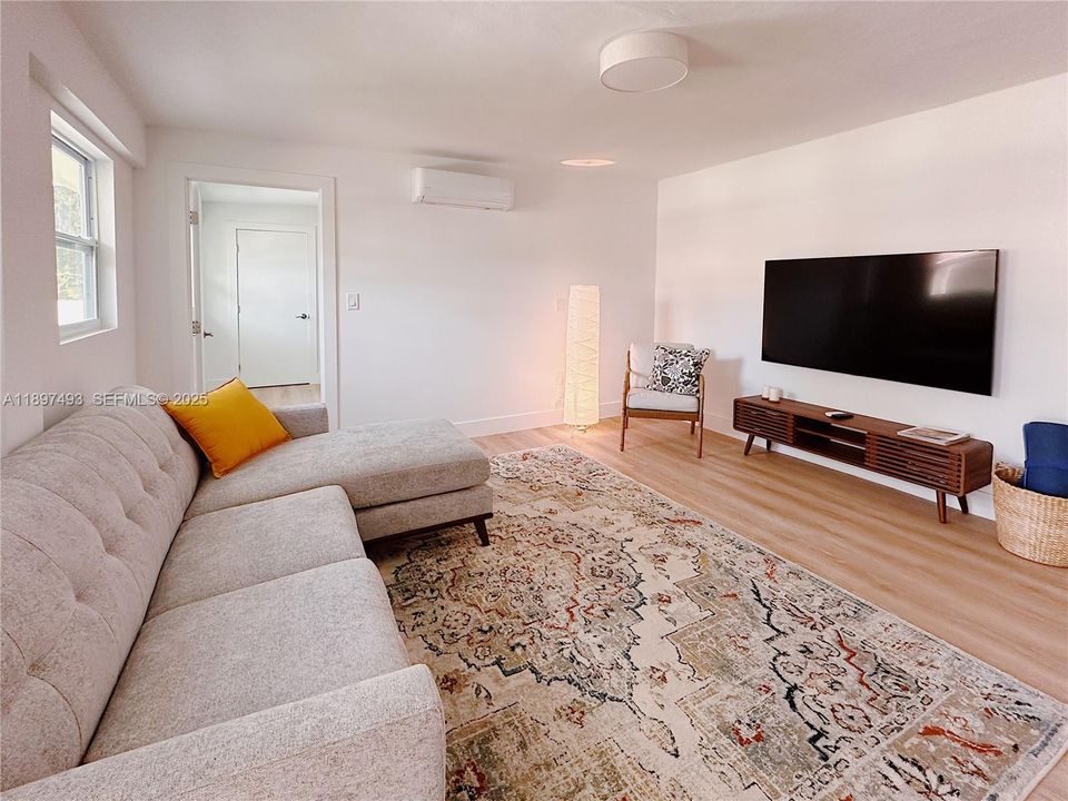 For Rent: $2,000 (1 beds, 1 baths, 640 Square Feet)