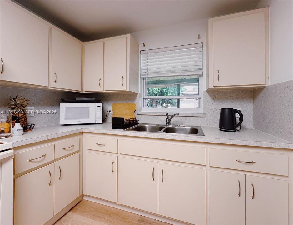 For Rent: $2,000 (1 beds, 1 baths, 640 Square Feet)