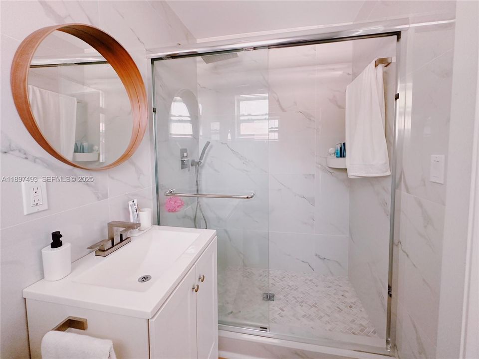 For Rent: $2,000 (1 beds, 1 baths, 640 Square Feet)