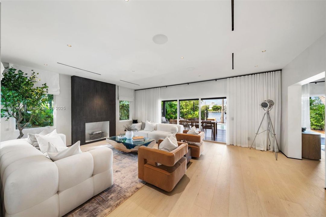 For Sale: $13,950,000 (4 beds, 4 baths, 3702 Square Feet)