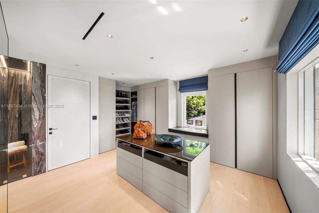 For Sale: $13,950,000 (4 beds, 4 baths, 3702 Square Feet)