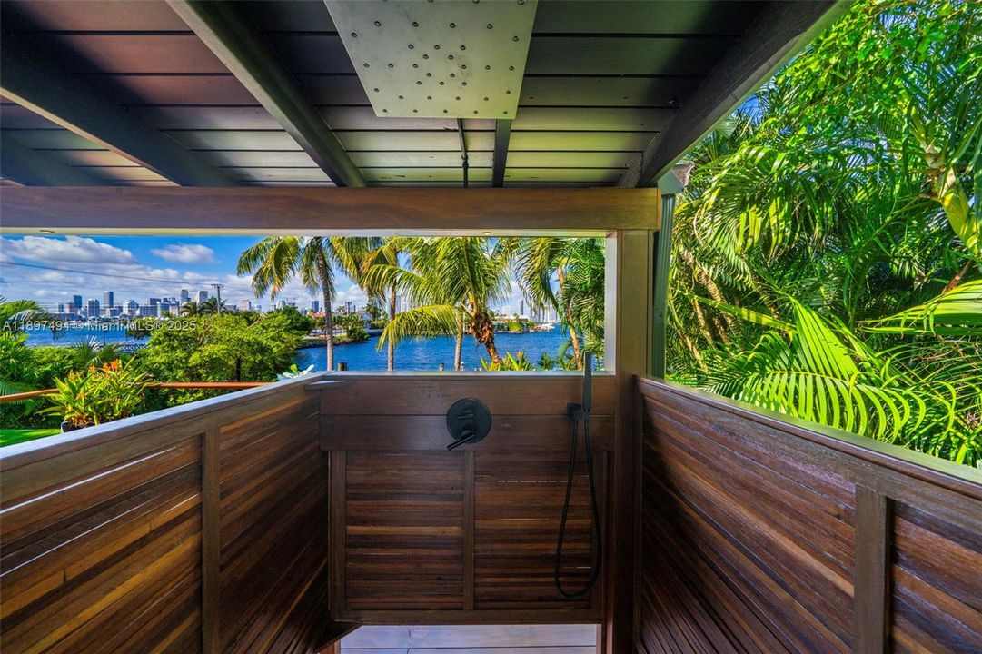 For Sale: $13,950,000 (4 beds, 4 baths, 3702 Square Feet)