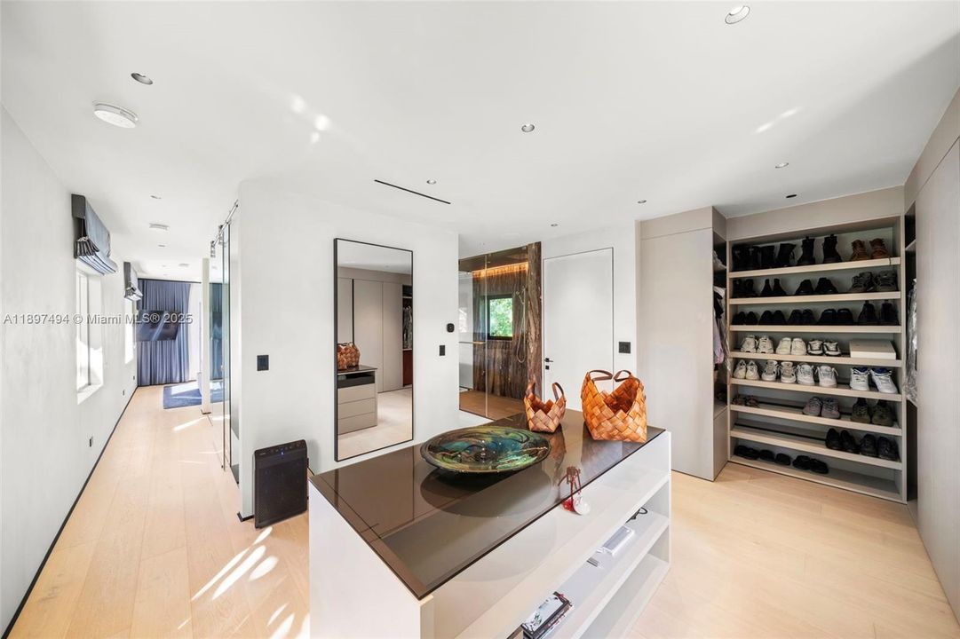 For Sale: $13,950,000 (4 beds, 4 baths, 3702 Square Feet)