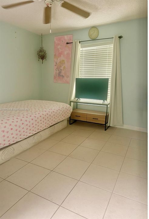 Active With Contract: $265,000 (3 beds, 2 baths, 1194 Square Feet)