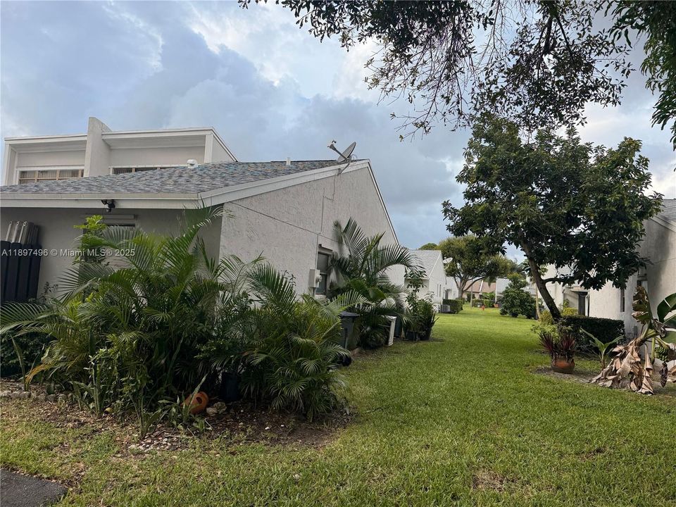 Active With Contract: $265,000 (3 beds, 2 baths, 1194 Square Feet)