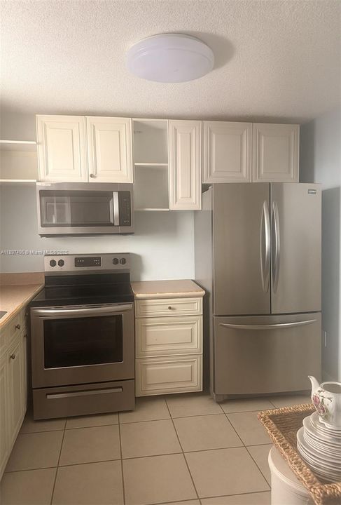 Active With Contract: $265,000 (3 beds, 2 baths, 1194 Square Feet)