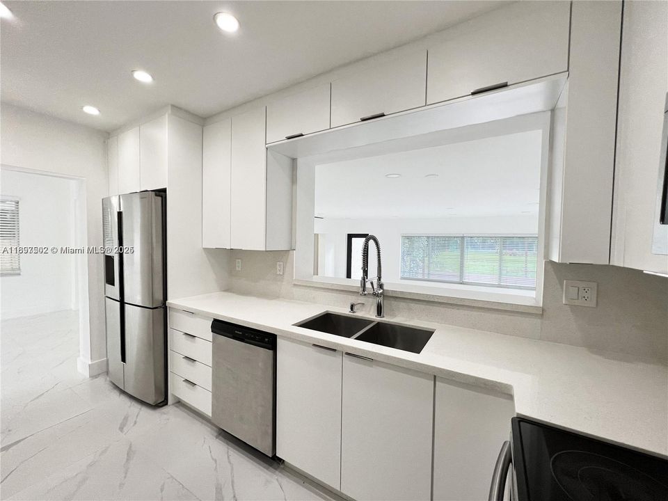 For Sale: $970,000 (4 beds, 3 baths, 2574 Square Feet)