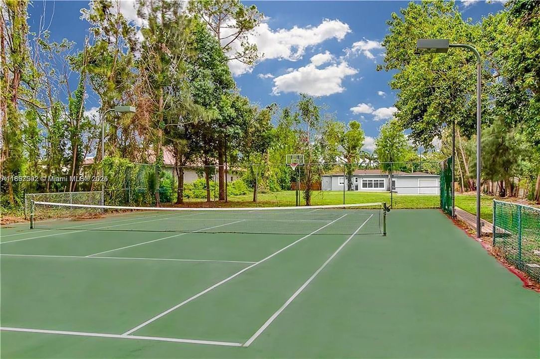 For Sale: $970,000 (4 beds, 3 baths, 2574 Square Feet)