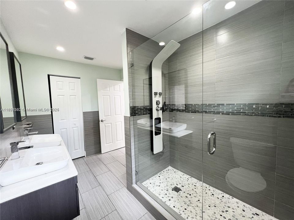 For Sale: $970,000 (4 beds, 3 baths, 2574 Square Feet)