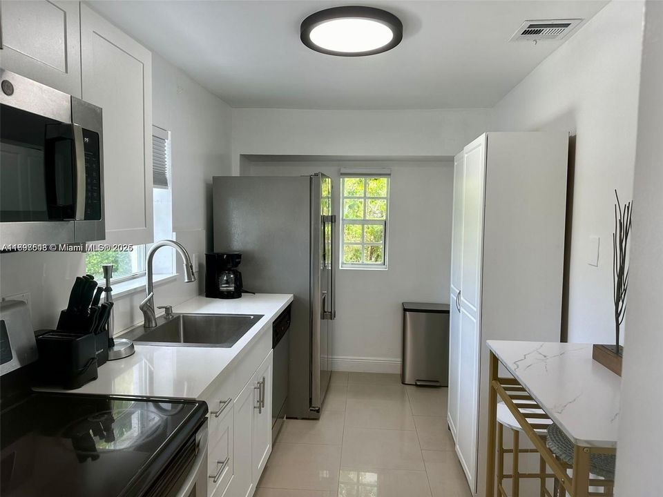 Recientemente alquilado: $2,999 (3 camas, 1 baños, 726 Pies cuadrados)