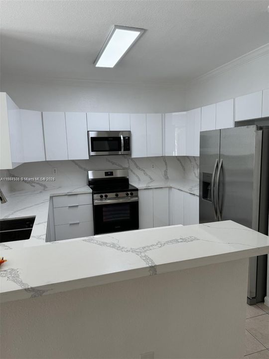 Recently Rented: $3,200 (3 beds, 2 baths, 1900 Square Feet)