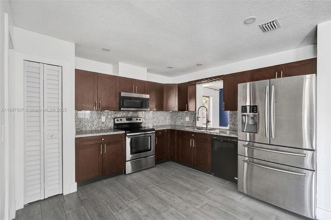 For Rent: $4,000 (3 beds, 2 baths, 1727 Square Feet)