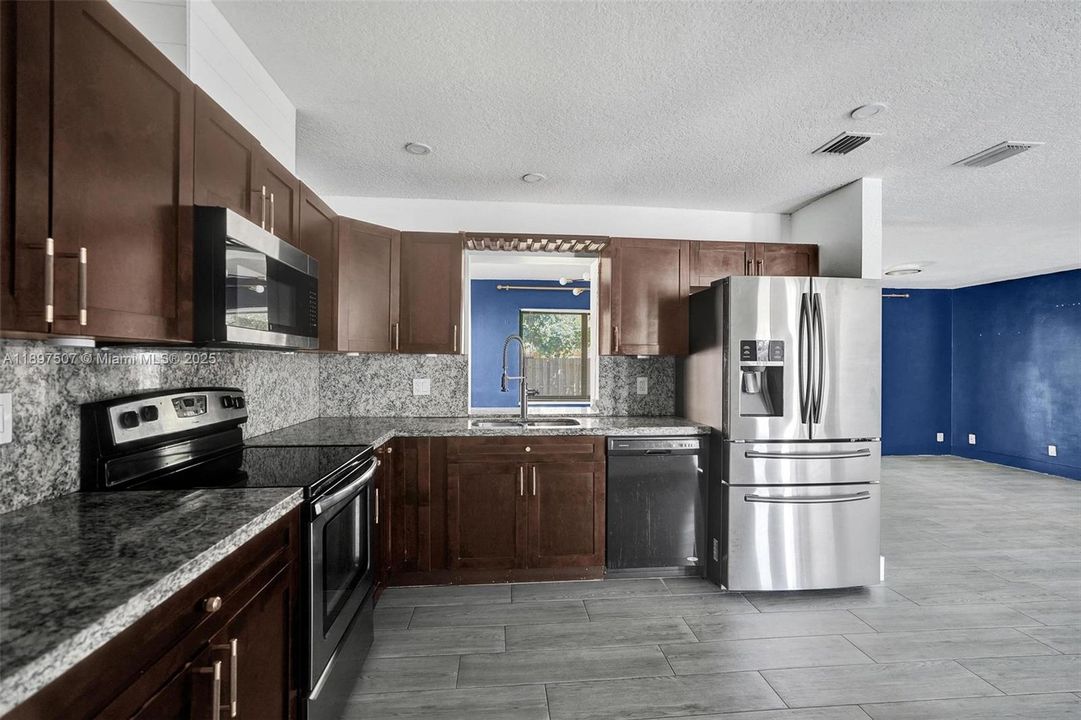 For Rent: $4,000 (3 beds, 2 baths, 1727 Square Feet)