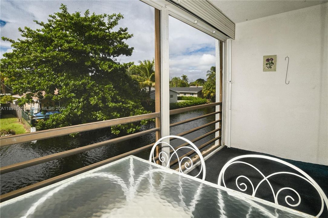 На продажу: $134,900 (2 спален, 2 ванн, 975 Квадратных фут)