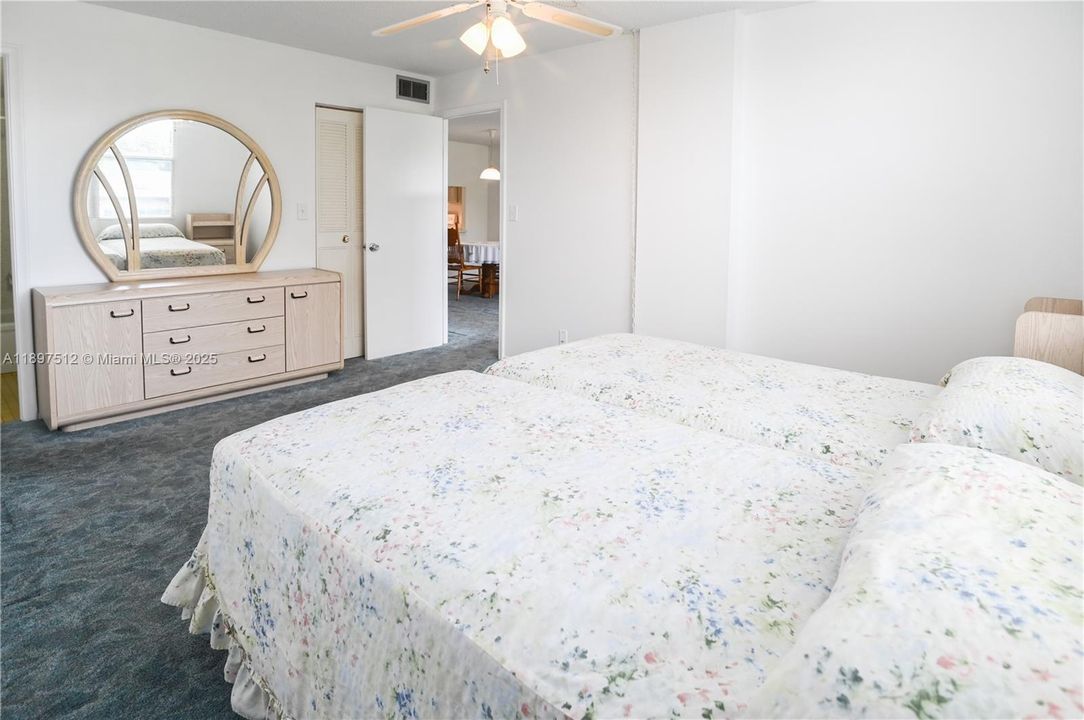 На продажу: $134,900 (2 спален, 2 ванн, 975 Квадратных фут)