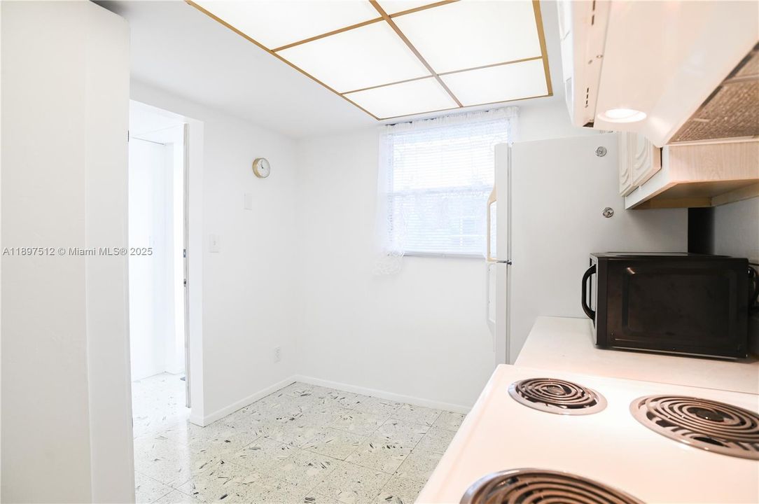 На продажу: $134,900 (2 спален, 2 ванн, 975 Квадратных фут)